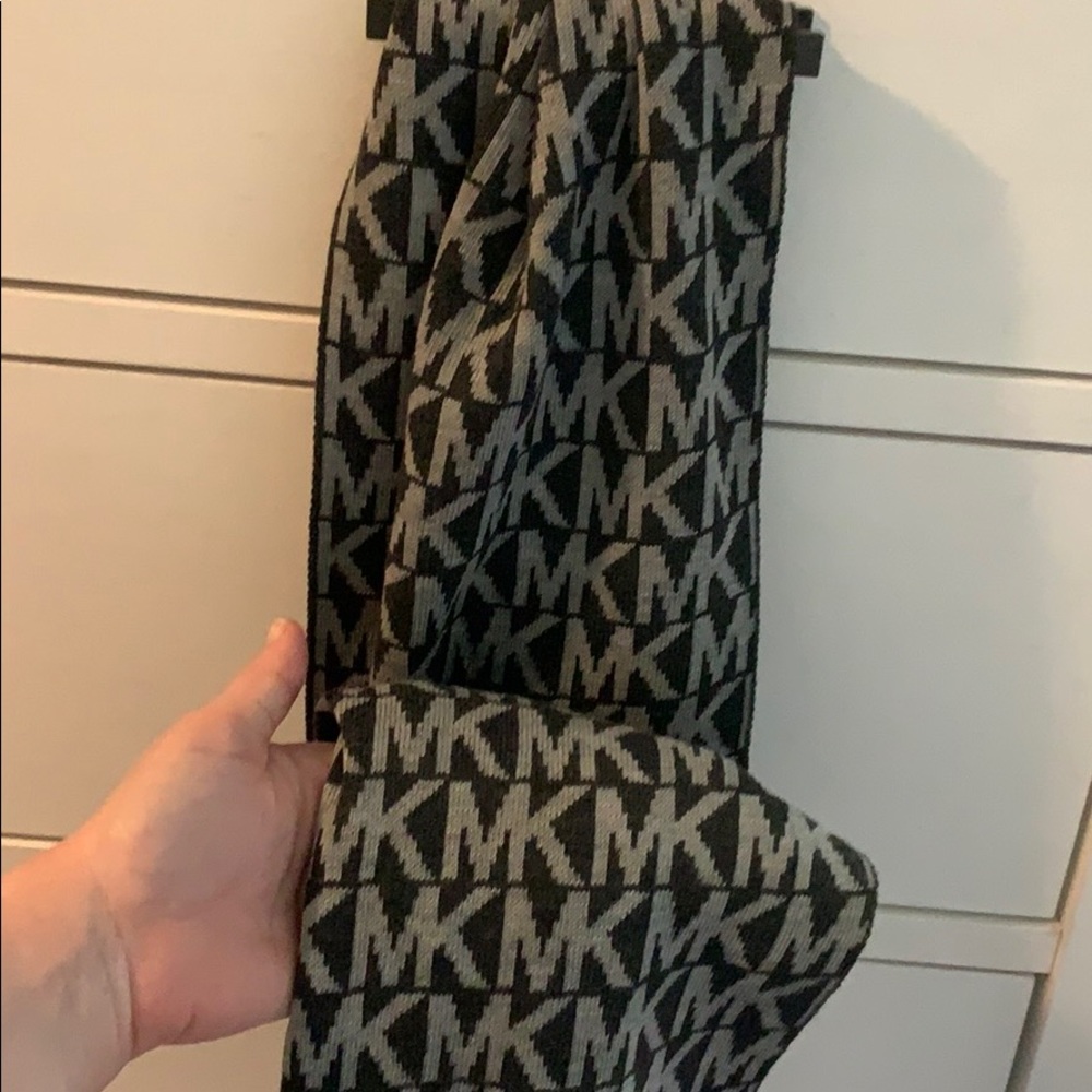 MK scarf